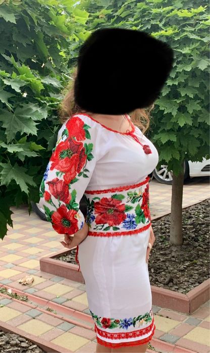 Вишиванка, сукня вишита бісером з корсетом