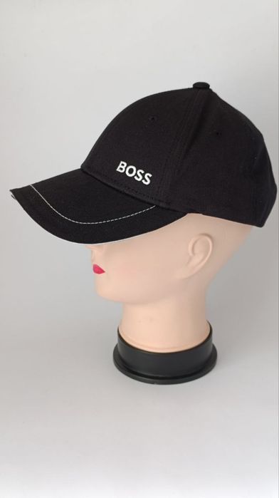 Мужская бейсболка hugo boss с ярким логотипом