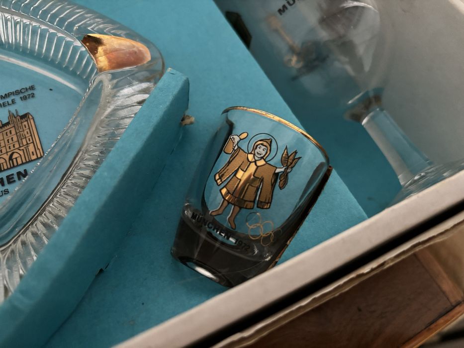 Pamiątka z olimpiady w Monachium 1972 zestaw kieliszki popielniczka
