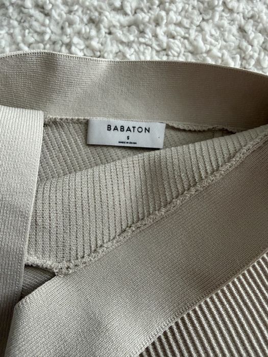 Топ Aritzia Babaton