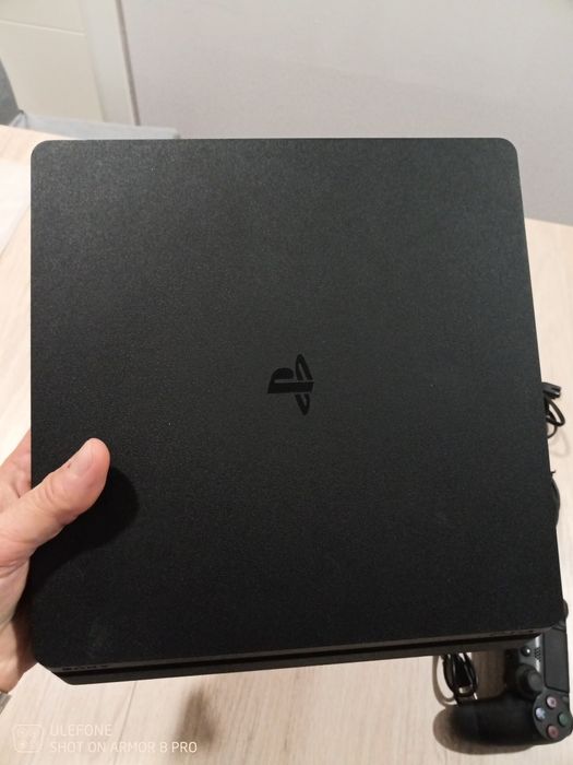 PS4 Slim na caixa excelente estado, como nova