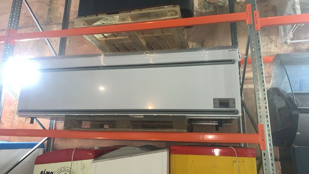 Морозильные надсройки 2 м и 2,5 м лари под них, витрины