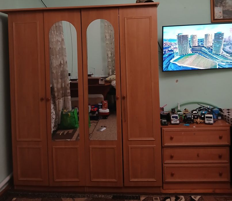 Продам меблі у спальню