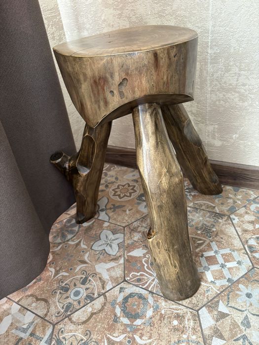 Дерев‘яна табуретка