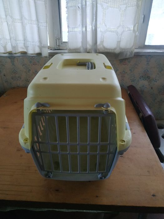 Переноска для кошек і собак