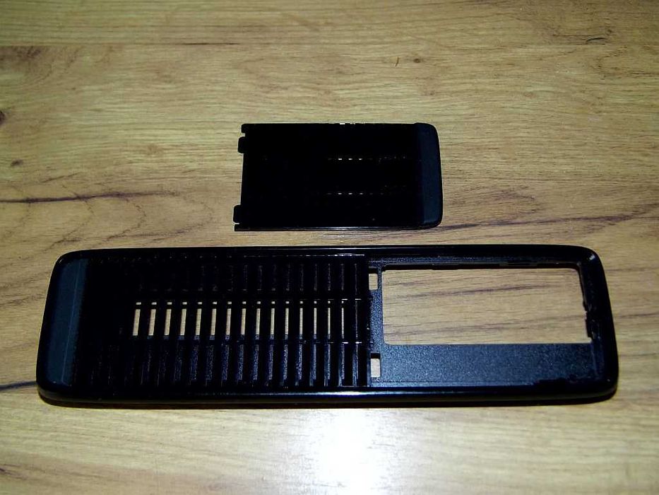 Boczna kratka z otworem na dysk twardy do konsoli XBox 360 Slim