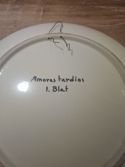 Talerz, plater malowany przez hiszpańskiego artystę Ismaela Blata.