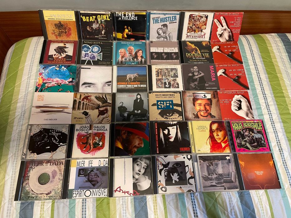 Lote de CDs de vários géneros musicais