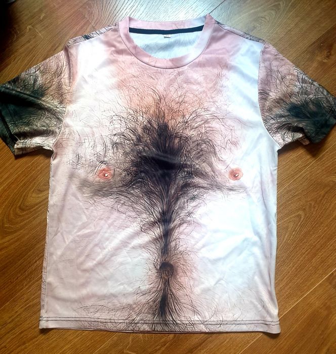 T-shirt homem peludo
