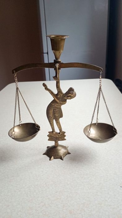 Mosiężna waga 27 cm wysokości