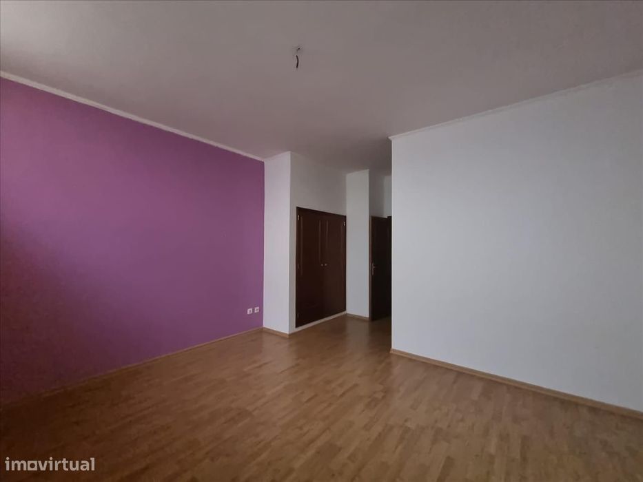 Apartamento T3 com Parqueamento – Santarém