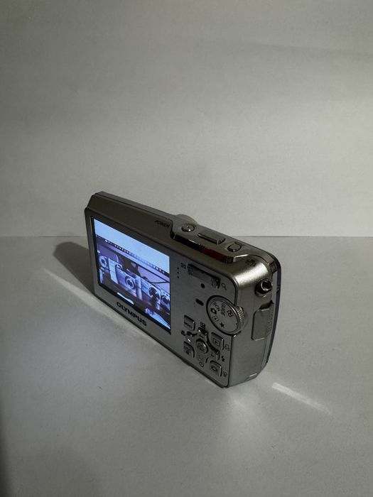 Продам цифровий фотоапарат Olympus mju 760