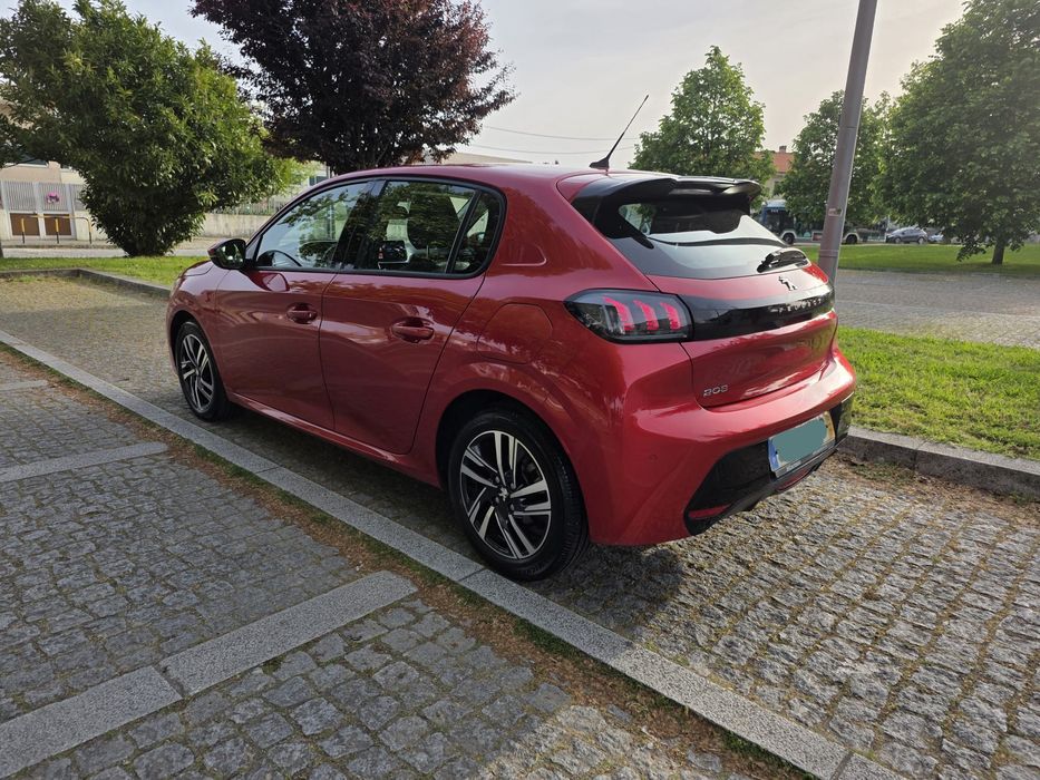 Impecável Peugeot 208 Allure gasolina, caixa automática 2019.