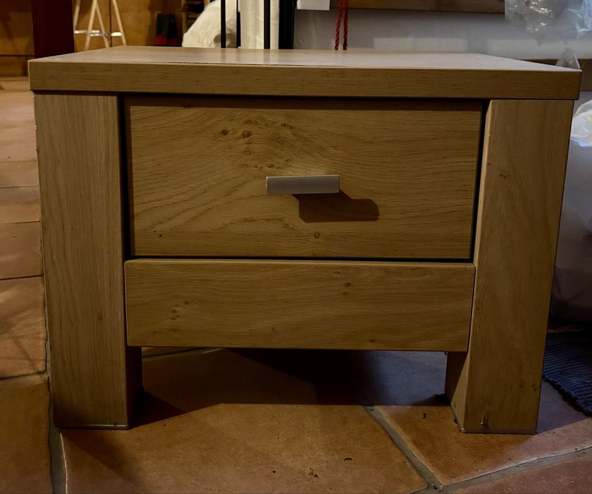 Conjunto de 2 Camas de Solteiro em Madeira + 2 Colchões (1 Novo)