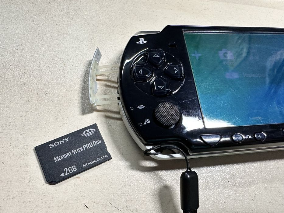Консоль Sony Psp 2004 + гра GTA
