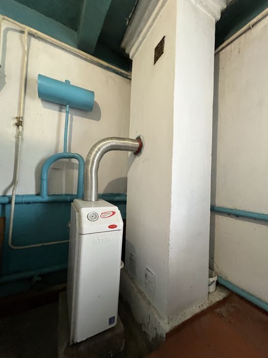 Будинок в селі Острів  поруч сосновий ліс та річка