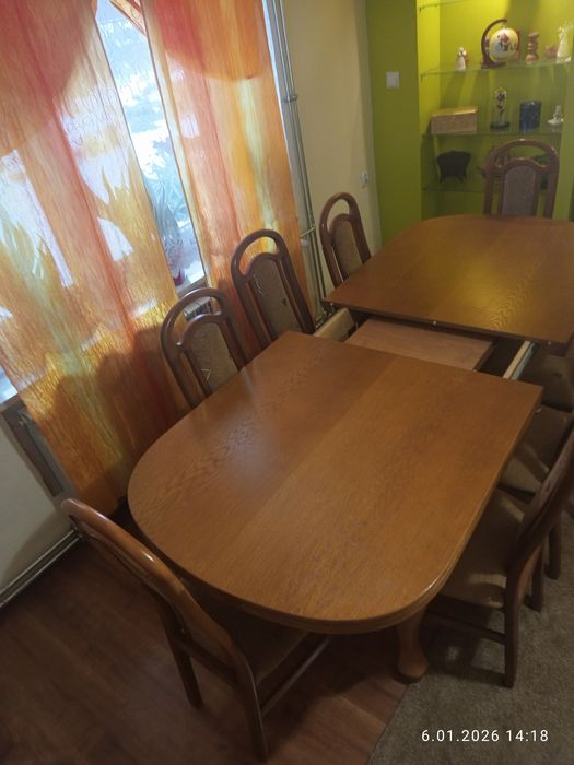Stół w okleinie dębowy+8 krzesła komplet