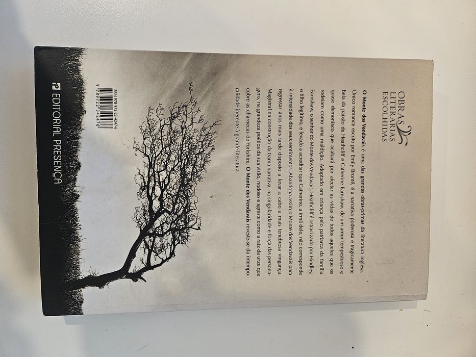 Livro "O monte dos vendavais" Emily Brontë