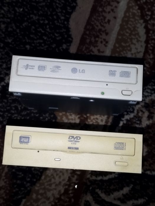 Sprzedam dwa Retro PC napędy Optyczne