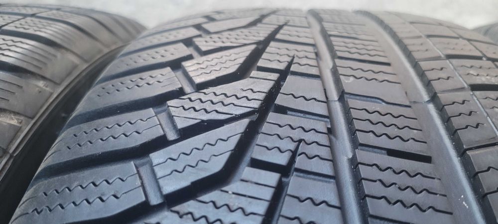 225 / 60  R 18  Hankook  /Zima /Komplet