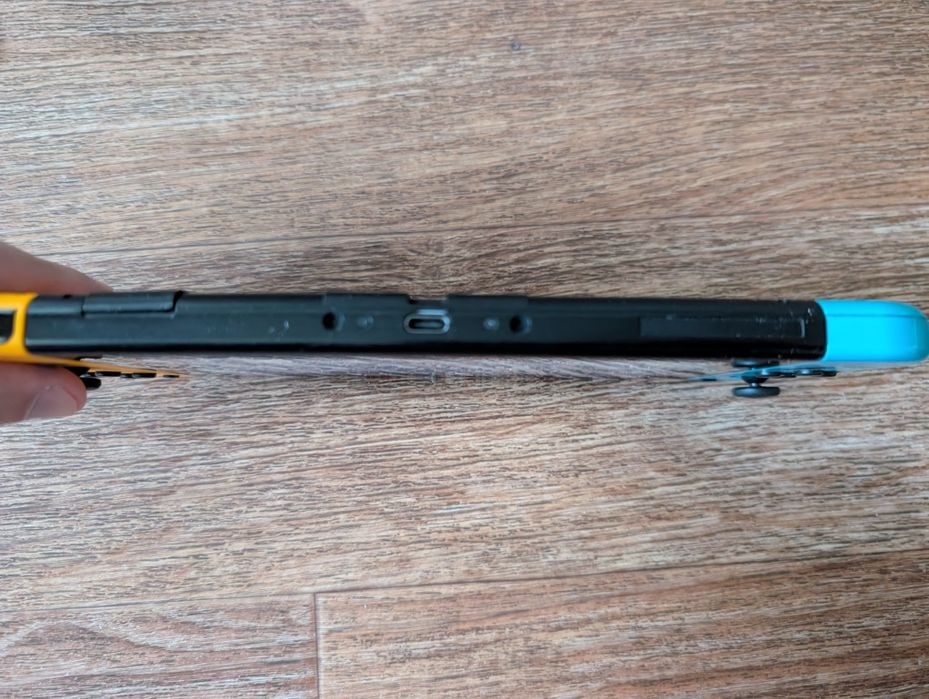 Продам Nintendo switch v1 з док станцією, геймпадом та картою пам'яті