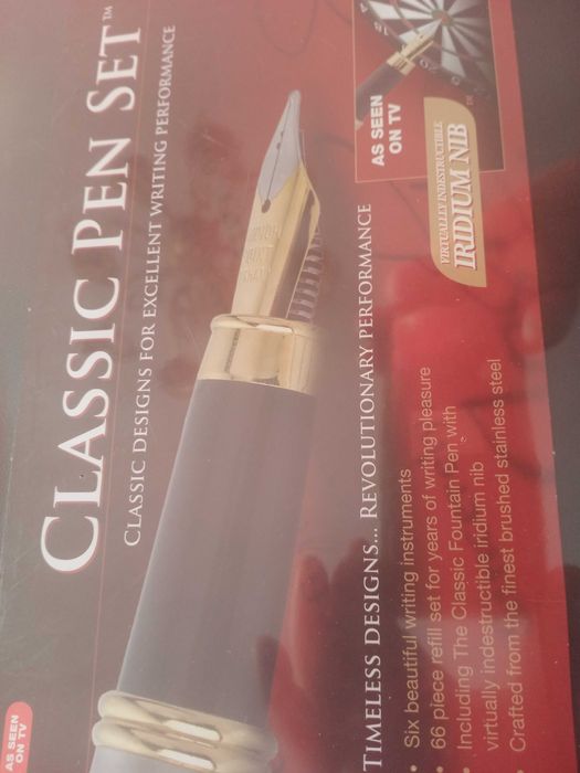 zestaw piór, długopisów i ołówków