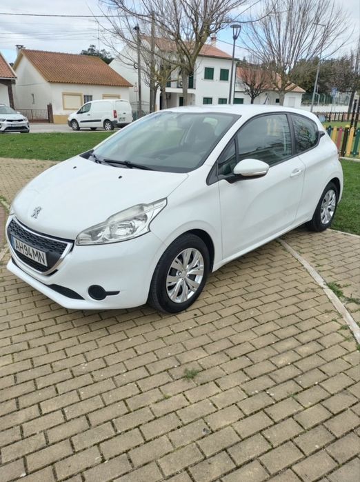 Pegeot 208 com tudo em dia, com 154,000 quilometros
