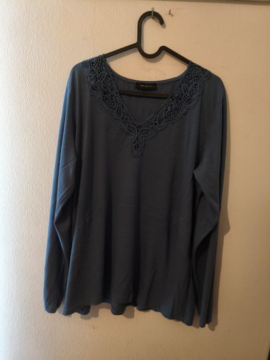 Roupa para mulher nova,mala preta nova.