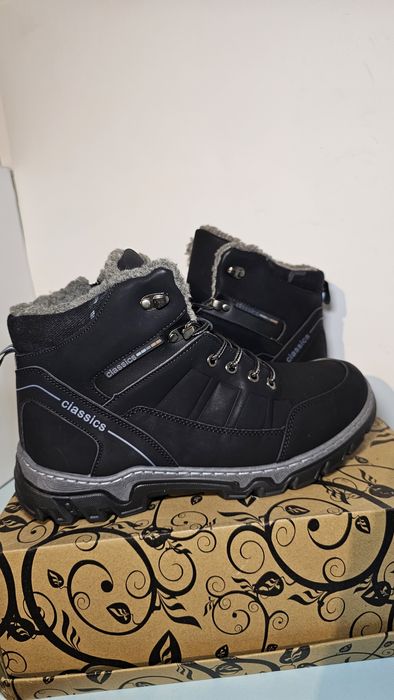 Buty nowe zimowe ocieplane w rozmiarze 43