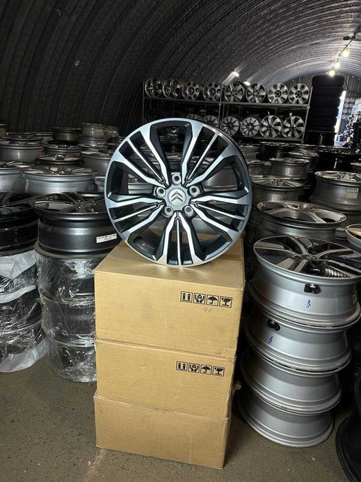 R17 5x114.3 6.5J ET45 DIA67.1 |  в наявності легкосплавні диски