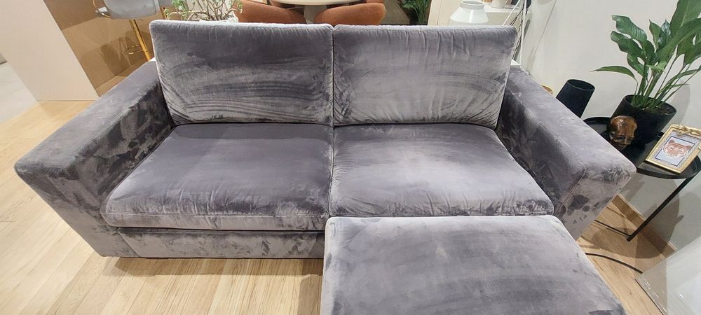 Sofa 3 lugares e pouf cinza escuro