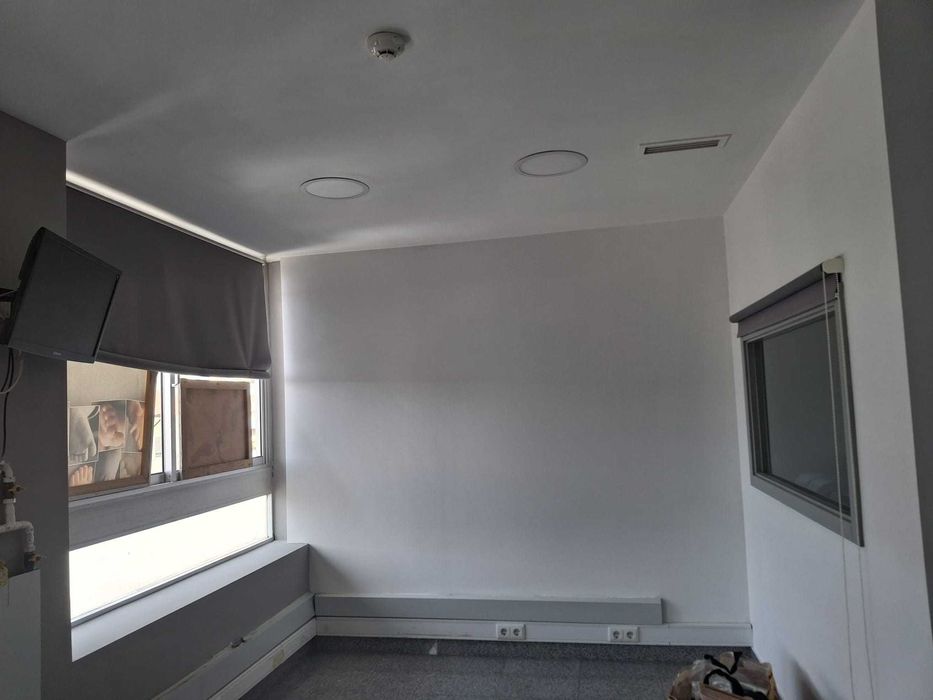 Gabinete com água e luz incluído no centro de Penafiel