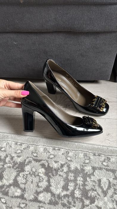 Buty na obcasie Sagan