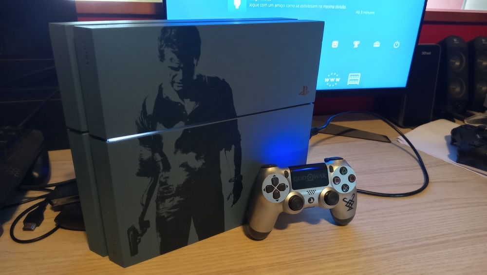 PS4 UNCHARTED 1 TB  + comando.