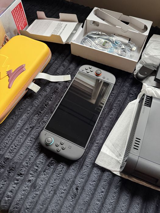 Nintendo switch 2 + case + pokemon violet