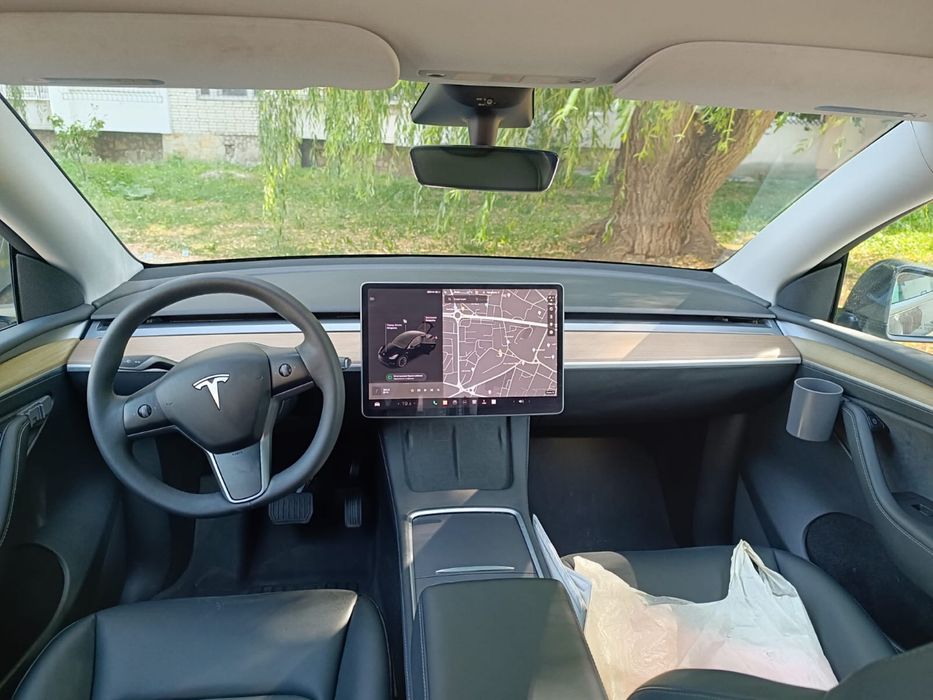Tesla Y 2023 ПРОДАМ