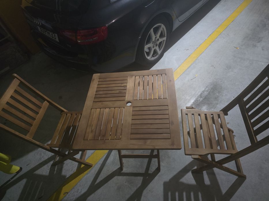 Conjunto Mesa e duas cadeiras