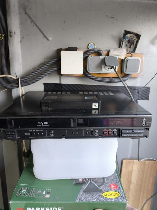 Відеомагнітофони робочі.