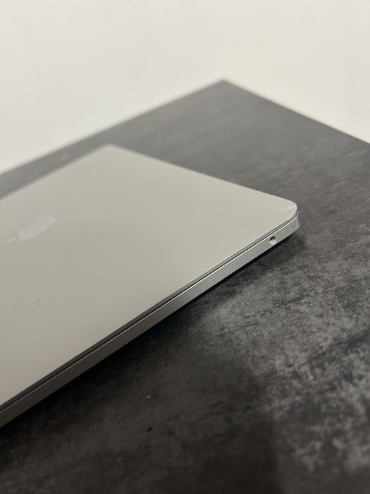 Apple Macbook Pro 2020r 13” 256gb i5
