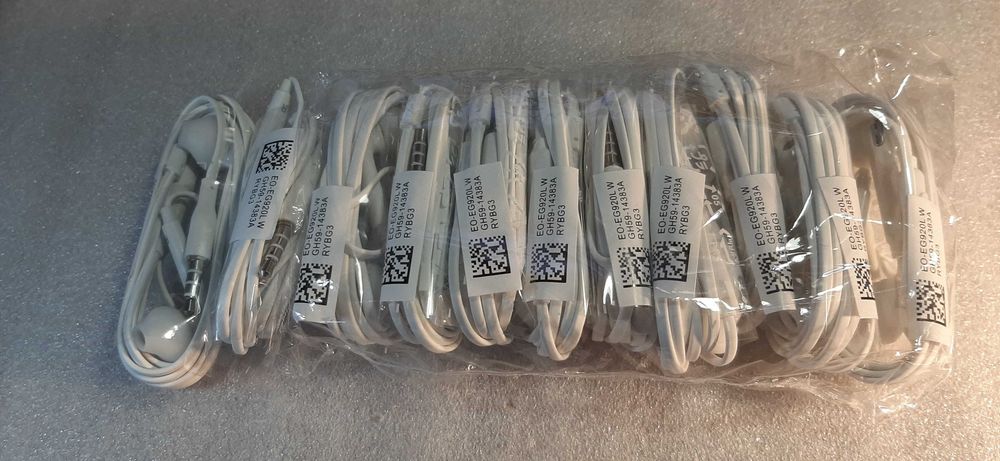 Наушники новые запечатанные