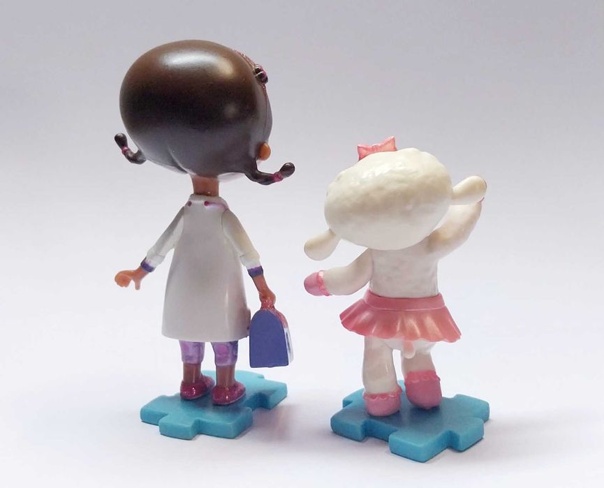 Bonecos Doutora Brinquedos e ovelha Lãzinha