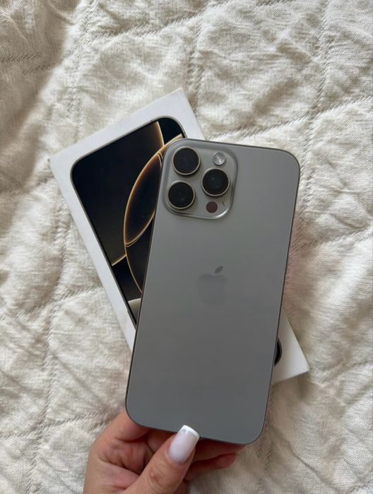 iPhone 16 Pro Max 256GB у сірому кольорі Natural Titanium