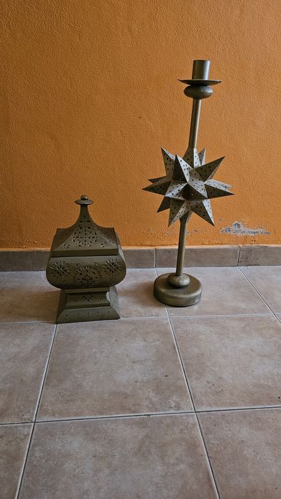 Lanterna e castiçal em ouro velho