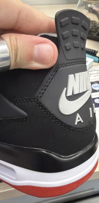 Vendo Nike Jordan Retro 4 Bred 2019