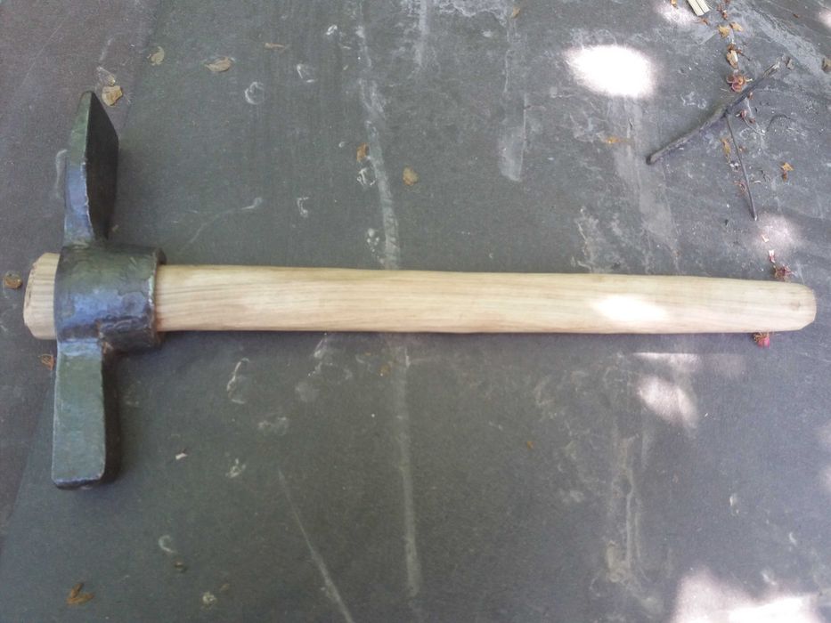 продам кирку для будівництва