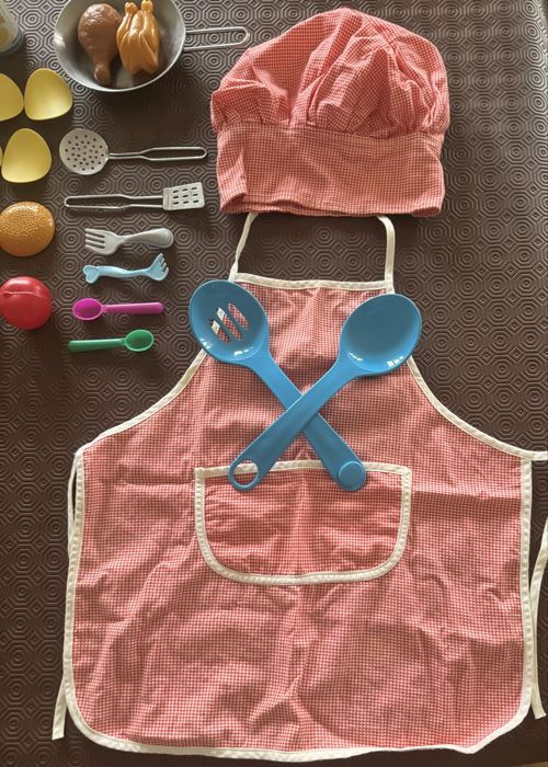 Pack  comida de brincar, avental e talheres