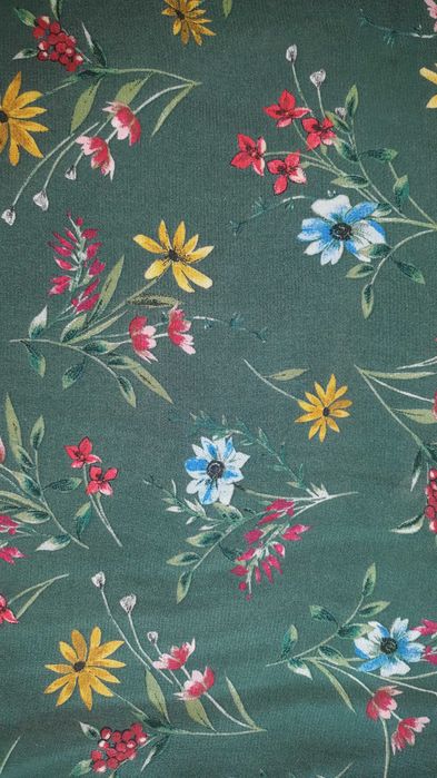 Vestido verde da Mango, com flores