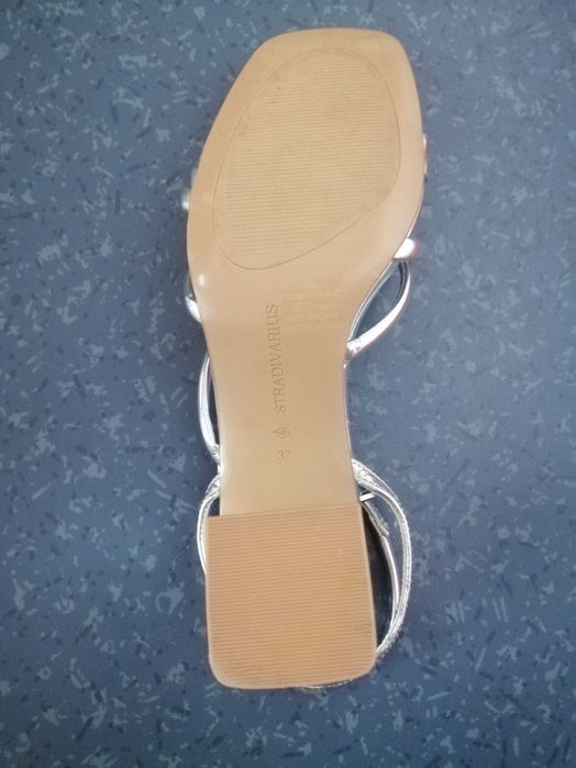 Sandálias stradivarios