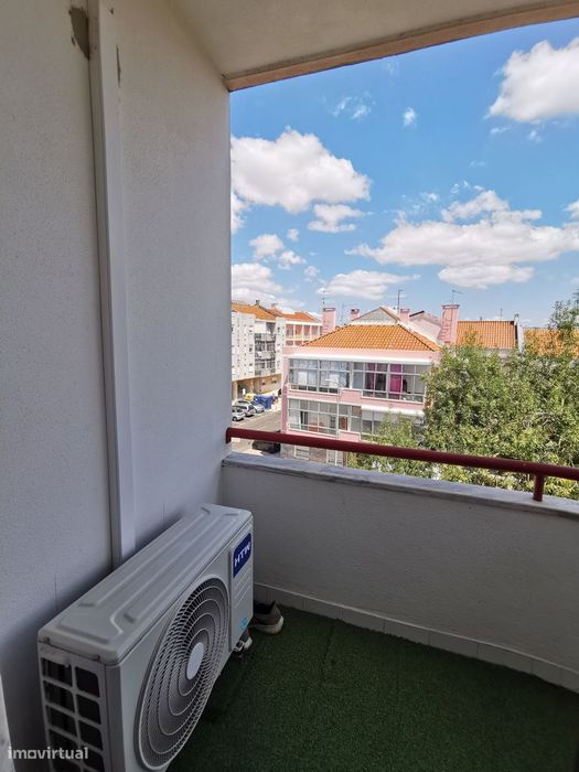 T2 pronto a habitar, com arrecadação, elevador, lareira e ar condic.