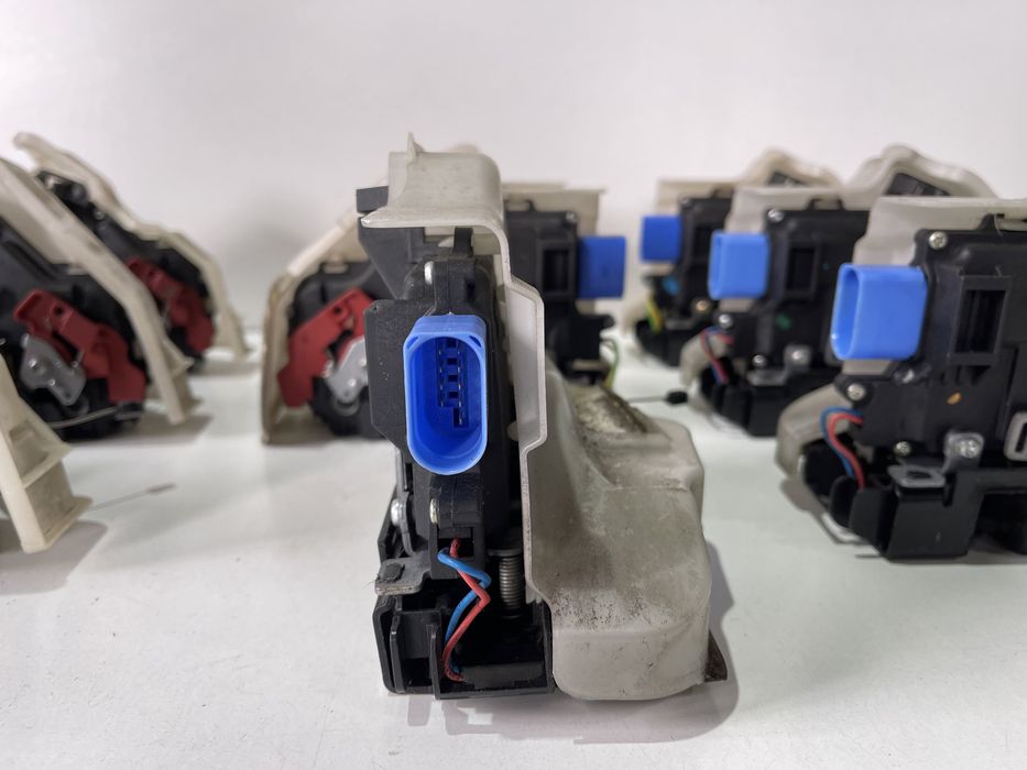 Замок двері Гольф 5 замок двери Golf 5 замки Golf 5 touran тоуран